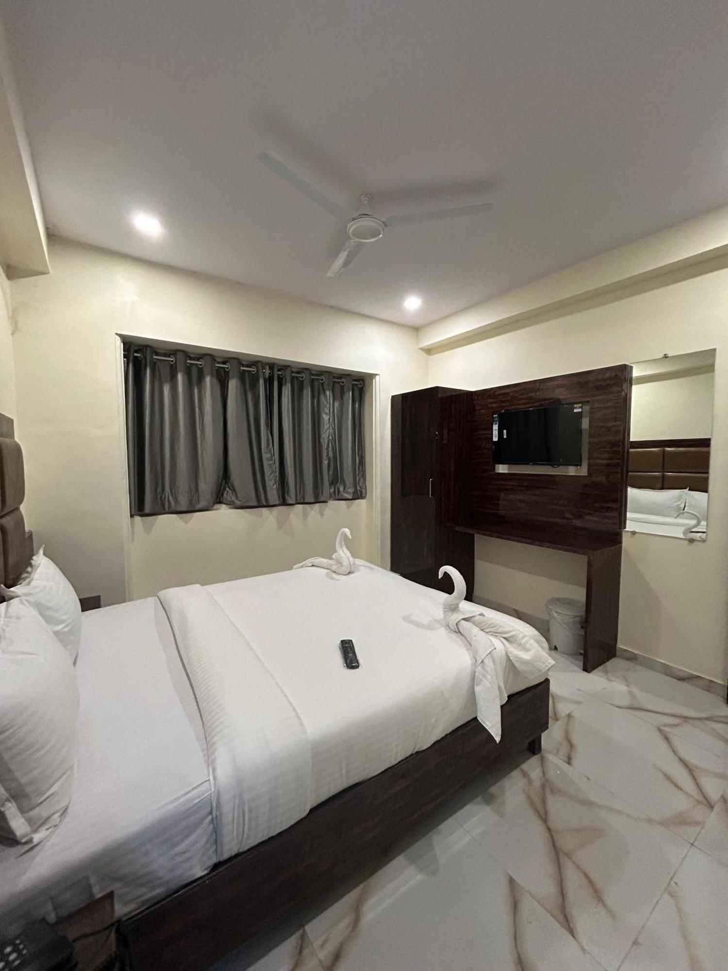Hotel Rinza Residency Мумбаї Екстер'єр фото